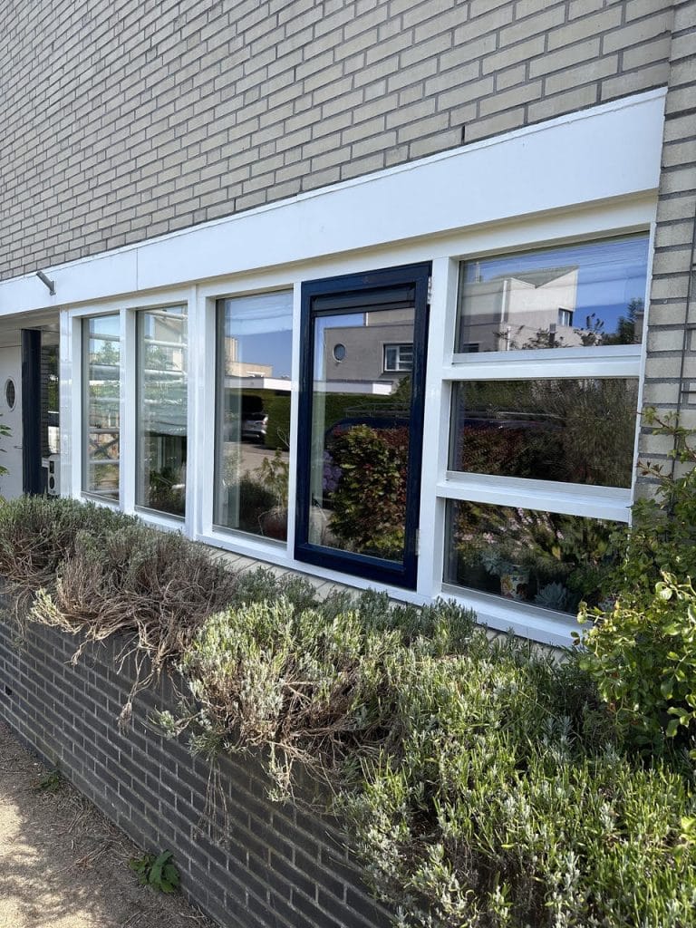 Houtrot herstel aan houten kozijn door Schildersbedrijf Edberg
